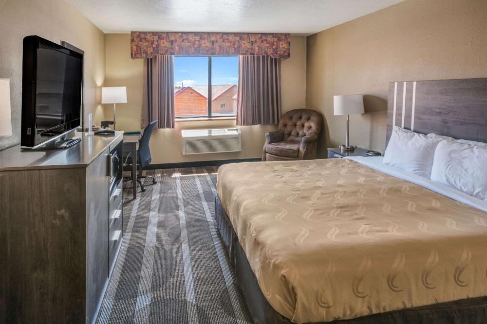 King Room - Accessible/Non-Smoking interior
